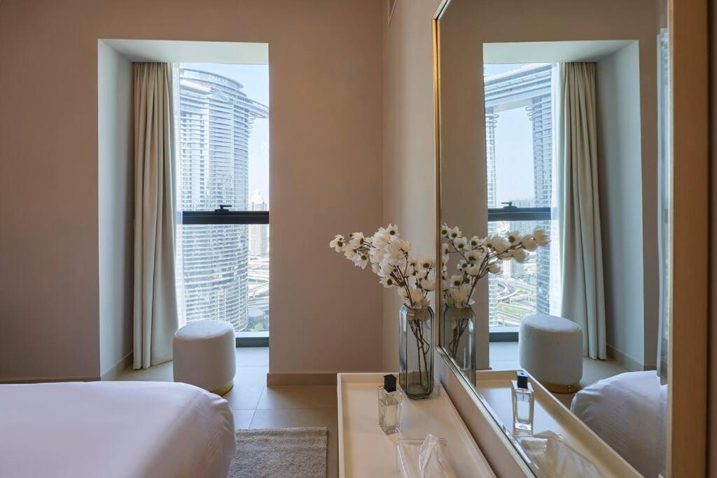 Larbi Breathtaking Burj And Fountain View Luxurious 2 Bed Leilighet Dubai Eksteriør bilde