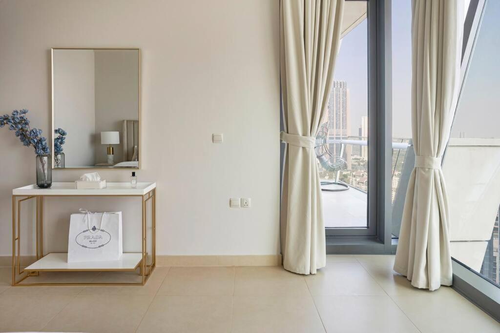 Larbi Breathtaking Burj And Fountain View Luxurious 2 Bed Leilighet Dubai Eksteriør bilde