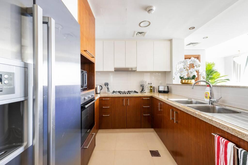Larbi Breathtaking Burj And Fountain View Luxurious 2 Bed Leilighet Dubai Eksteriør bilde