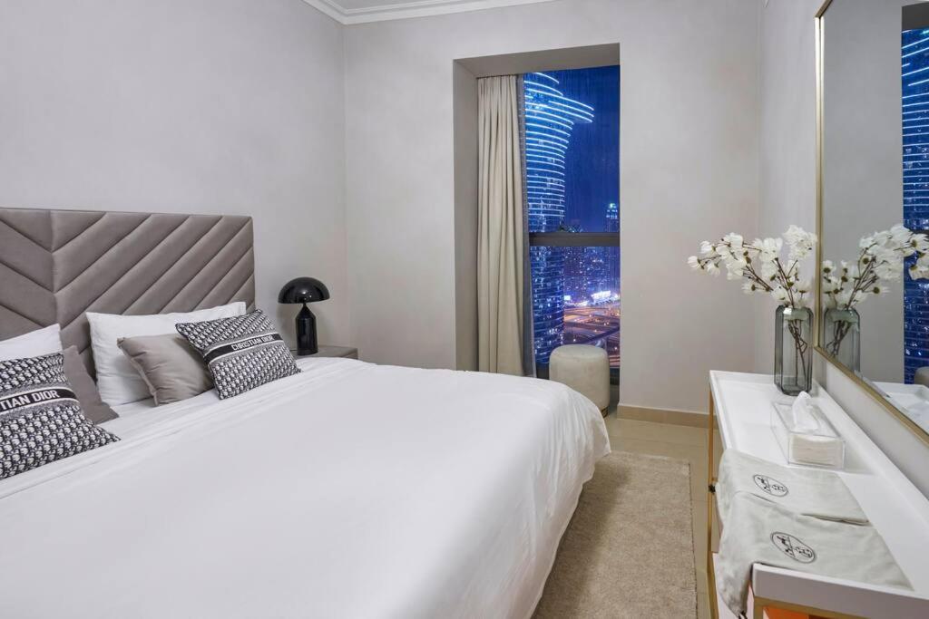 Larbi Breathtaking Burj And Fountain View Luxurious 2 Bed Leilighet Dubai Eksteriør bilde