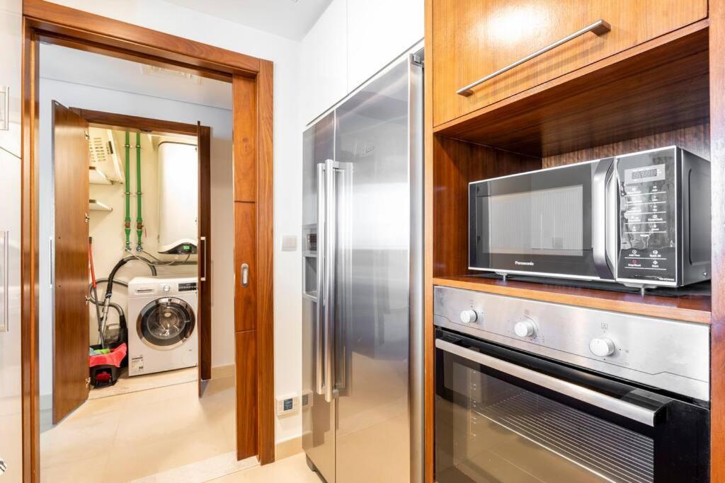 Larbi Breathtaking Burj And Fountain View Luxurious 2 Bed Leilighet Dubai Eksteriør bilde